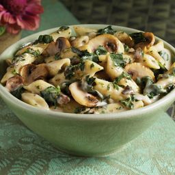 Penne with Mushrooms & Spinach Bowl