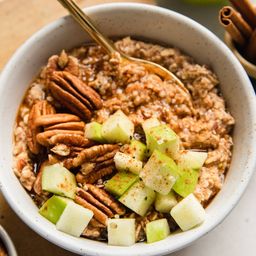 Superfood Oatmeal Cup, Apple Cinnamon Pecan