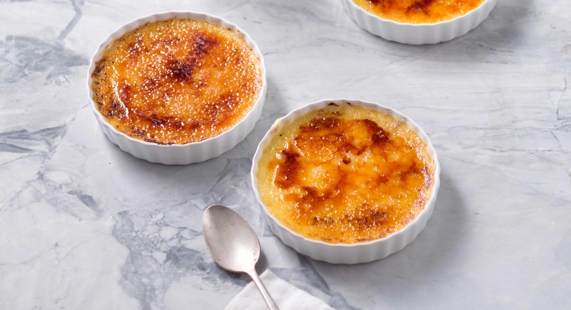 creme brulee dessert