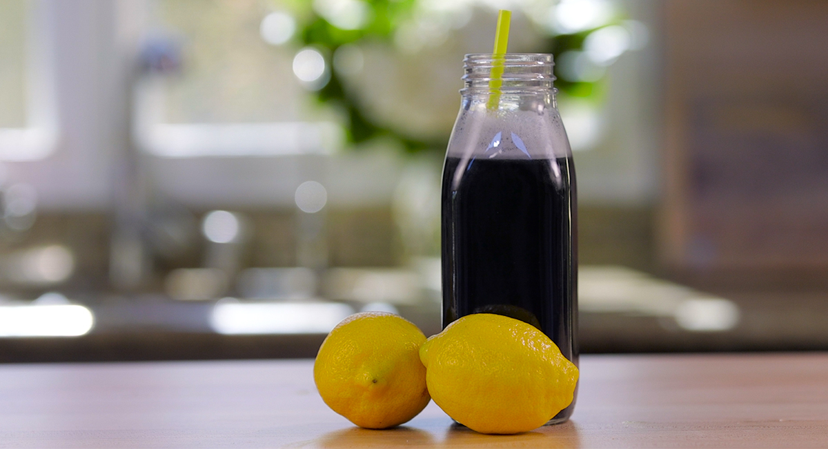 Черный коктейль. Черный лимонад мадам лимоновой. Блэк лимонад. Напиток activate. Черный лимонад.