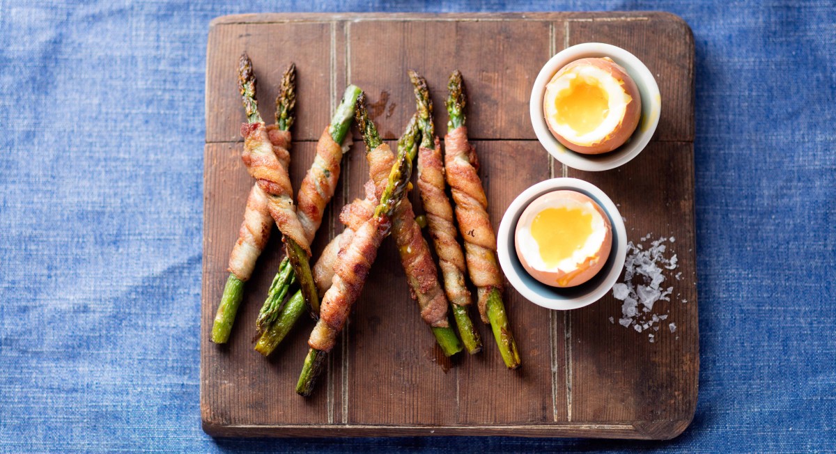 Bacon asparagus soldiers