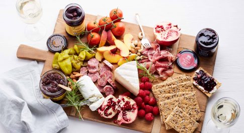 The 5 Key Components of the Ultimate Cheese and Charcuterie Board